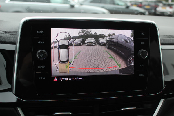 Volkswagen T-Roc 1.5 TSI R-Line Business / Panoramadak / Camera / Navigatie / Blackpack / 19'' / DAB / Stoelverwarming / ACC