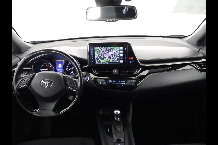 Toyota C-HR 1.8 Hybrid Dynamic Navi. GARANTIE TOT 08-2028! . AFNEEMBARE TREKHAAK. ADAPTIEVE CRUISE CONTROL. PARKEERSENSOREN VOOR & ACHTER.