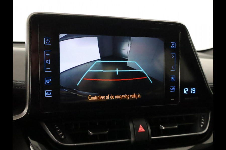 Toyota C-HR 1.8 Hybrid Dynamic Navi. GARANTIE TOT 08-2028! . AFNEEMBARE TREKHAAK. ADAPTIEVE CRUISE CONTROL. PARKEERSENSOREN VOOR & ACHTER.