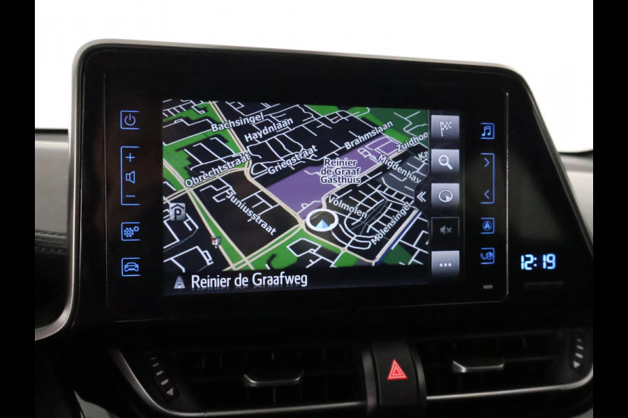 Toyota C-HR 1.8 Hybrid Dynamic Navi. GARANTIE TOT 08-2028! . AFNEEMBARE TREKHAAK. ADAPTIEVE CRUISE CONTROL. PARKEERSENSOREN VOOR & ACHTER.