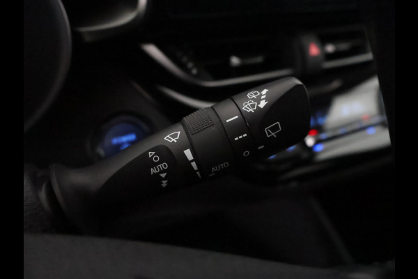 Toyota C-HR 1.8 Hybrid Dynamic Navi. GARANTIE TOT 08-2028! . AFNEEMBARE TREKHAAK. ADAPTIEVE CRUISE CONTROL. PARKEERSENSOREN VOOR & ACHTER.
