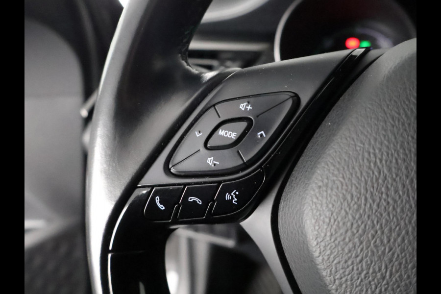 Toyota C-HR 1.8 Hybrid Dynamic Navi. GARANTIE TOT 08-2028! . AFNEEMBARE TREKHAAK. ADAPTIEVE CRUISE CONTROL. PARKEERSENSOREN VOOR & ACHTER.