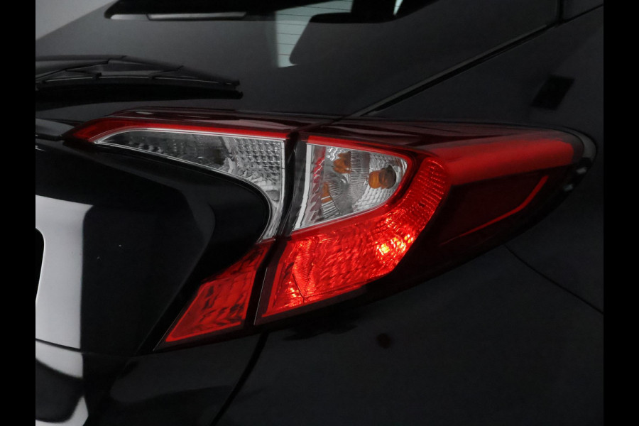 Toyota C-HR 1.8 Hybrid Dynamic Navi. GARANTIE TOT 08-2028! . AFNEEMBARE TREKHAAK. ADAPTIEVE CRUISE CONTROL. PARKEERSENSOREN VOOR & ACHTER.
