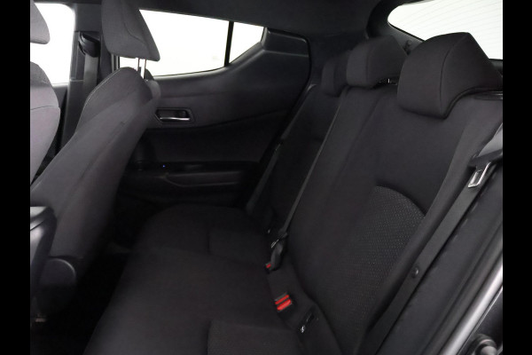 Toyota C-HR 1.8 Hybrid Dynamic Navi. GARANTIE TOT 08-2028! . AFNEEMBARE TREKHAAK. ADAPTIEVE CRUISE CONTROL. PARKEERSENSOREN VOOR & ACHTER.