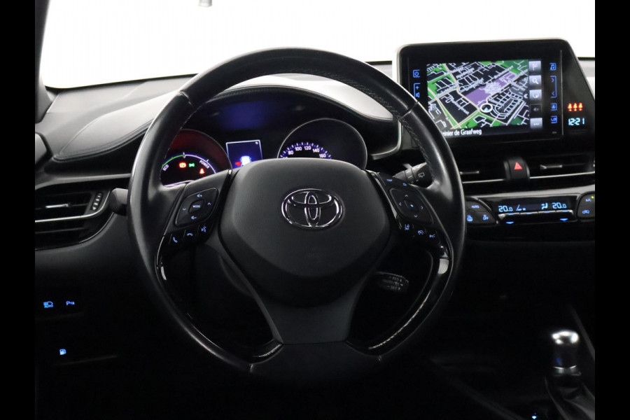 Toyota C-HR 1.8 Hybrid Dynamic Navi. GARANTIE TOT 08-2028! . AFNEEMBARE TREKHAAK. ADAPTIEVE CRUISE CONTROL. PARKEERSENSOREN VOOR & ACHTER.