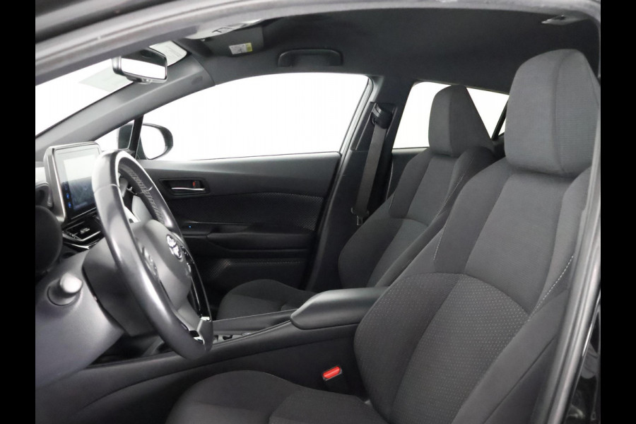 Toyota C-HR 1.8 Hybrid Dynamic Navi. GARANTIE TOT 08-2028! . AFNEEMBARE TREKHAAK. ADAPTIEVE CRUISE CONTROL. PARKEERSENSOREN VOOR & ACHTER.