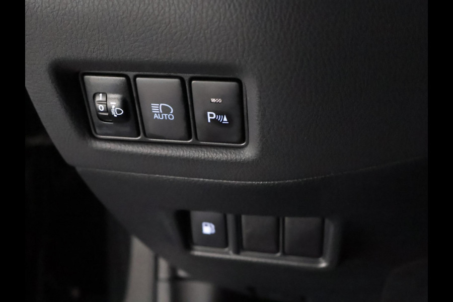 Toyota C-HR 1.8 Hybrid Dynamic Navi. GARANTIE TOT 08-2028! . AFNEEMBARE TREKHAAK. ADAPTIEVE CRUISE CONTROL. PARKEERSENSOREN VOOR & ACHTER.