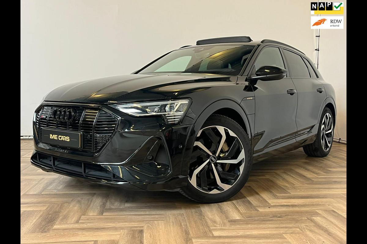 Audi e-tron 55 quattro S edition 95 kWh|PANO|INCL BTW|NAP|DEALER ONDERHOUDEN Audi e-tron 55 quattro S edition 95 kWh|PANO|INCL BTW|NAP|DEALER ONDERHOUDEN