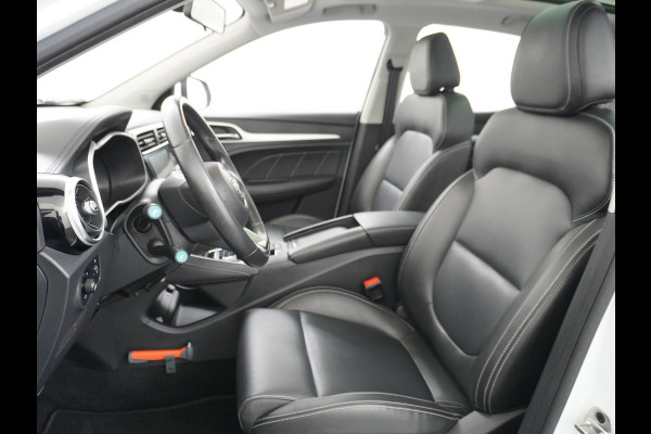 MG MG ZS GERSERVEERD EV Luxury 45kWh Leer+elektr. Pano-dak Adaptive-Cr. Camera Navi Airco Apple Carplay Android Auto Stoelverwarming Lmv 17" DAB+ MG Pilot Lane Assist Bluetooth Led 1e Eigenaar Origineel Nederlandse Auto