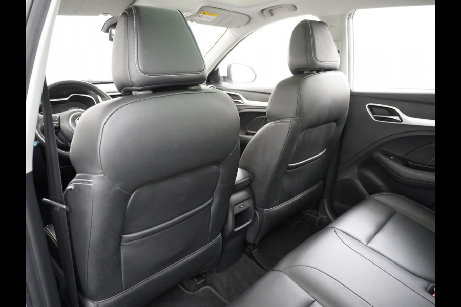 MG MG ZS GERSERVEERD EV Luxury 45kWh Leer+elektr. Pano-dak Adaptive-Cr. Camera Navi Airco Apple Carplay Android Auto Stoelverwarming Lmv 17" DAB+ MG Pilot Lane Assist Bluetooth Led 1e Eigenaar Origineel Nederlandse Auto