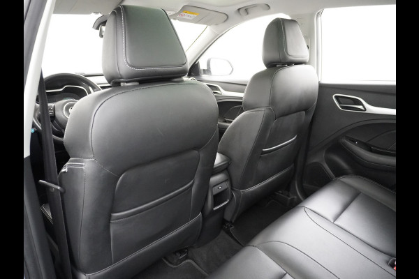 MG MG ZS GERSERVEERD EV Luxury 45kWh Leer+elektr. Pano-dak Adaptive-Cr. Camera Navi Airco Apple Carplay Android Auto Stoelverwarming Lmv 17" DAB+ MG Pilot Lane Assist Bluetooth Led 1e Eigenaar Origineel Nederlandse Auto