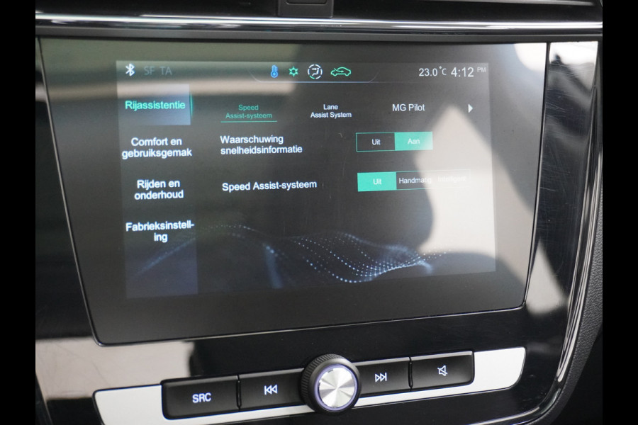 MG MG ZS GERSERVEERD EV Luxury 45kWh Leer+elektr. Pano-dak Adaptive-Cr. Camera Navi Airco Apple Carplay Android Auto Stoelverwarming Lmv 17" DAB+ MG Pilot Lane Assist Bluetooth Led 1e Eigenaar Origineel Nederlandse Auto