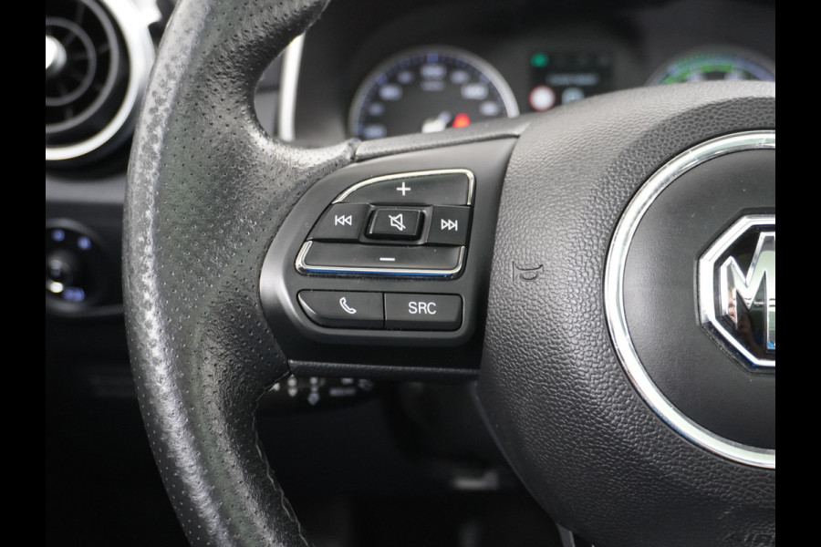 MG MG ZS GERSERVEERD EV Luxury 45kWh Leer+elektr. Pano-dak Adaptive-Cr. Camera Navi Airco Apple Carplay Android Auto Stoelverwarming Lmv 17" DAB+ MG Pilot Lane Assist Bluetooth Led 1e Eigenaar Origineel Nederlandse Auto