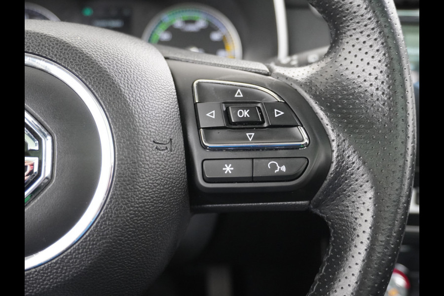MG MG ZS GERSERVEERD EV Luxury 45kWh Leer+elektr. Pano-dak Adaptive-Cr. Camera Navi Airco Apple Carplay Android Auto Stoelverwarming Lmv 17" DAB+ MG Pilot Lane Assist Bluetooth Led 1e Eigenaar Origineel Nederlandse Auto