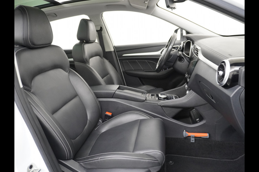 MG MG ZS GERSERVEERD EV Luxury 45kWh Leer+elektr. Pano-dak Adaptive-Cr. Camera Navi Airco Apple Carplay Android Auto Stoelverwarming Lmv 17" DAB+ MG Pilot Lane Assist Bluetooth Led 1e Eigenaar Origineel Nederlandse Auto