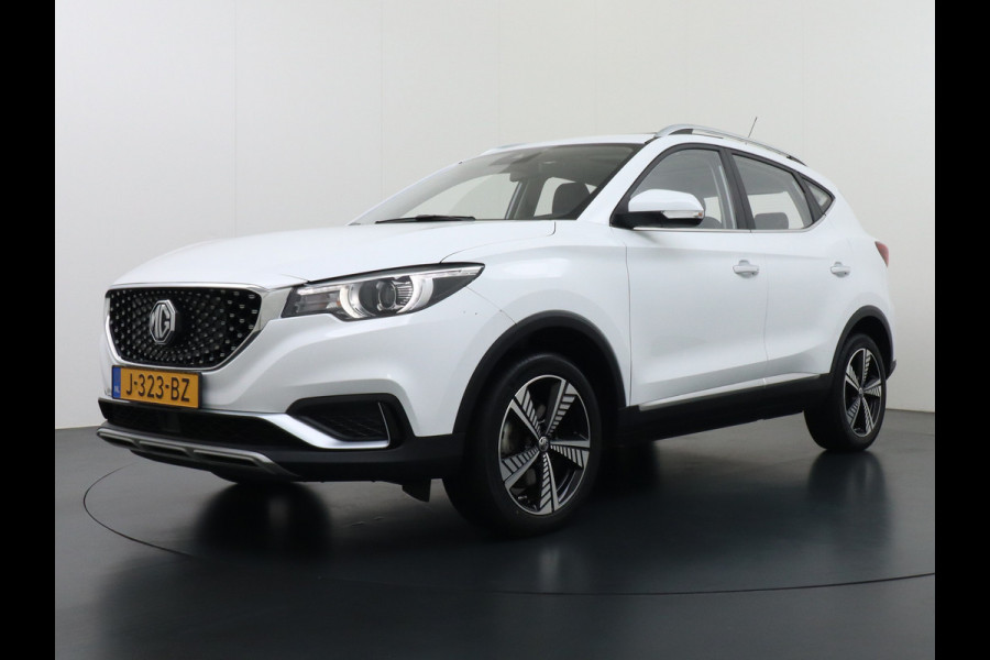 MG MG ZS GERSERVEERD EV Luxury 45kWh Leer+elektr. Pano-dak Adaptive-Cr. Camera Navi Airco Apple Carplay Android Auto Stoelverwarming Lmv 17" DAB+ MG Pilot Lane Assist Bluetooth Led 1e Eigenaar Origineel Nederlandse Auto