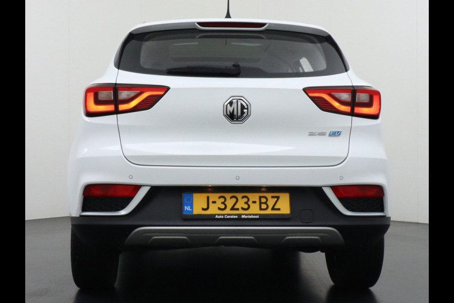 MG MG ZS GERSERVEERD EV Luxury 45kWh Leer+elektr. Pano-dak Adaptive-Cr. Camera Navi Airco Apple Carplay Android Auto Stoelverwarming Lmv 17" DAB+ MG Pilot Lane Assist Bluetooth Led 1e Eigenaar Origineel Nederlandse Auto