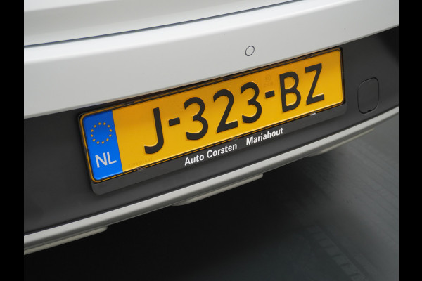 MG MG ZS GERSERVEERD EV Luxury 45kWh Leer+elektr. Pano-dak Adaptive-Cr. Camera Navi Airco Apple Carplay Android Auto Stoelverwarming Lmv 17" DAB+ MG Pilot Lane Assist Bluetooth Led 1e Eigenaar Origineel Nederlandse Auto