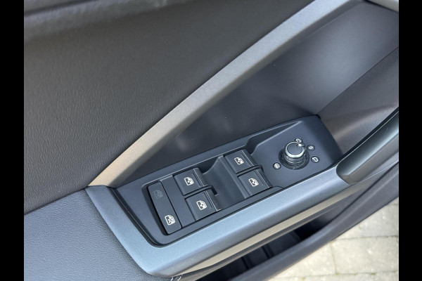 Audi Q3 40 TFSI quattro S Line Automaat | Leren bekleding | Stoelverwarming | Climate control | Cruise control | Lane assist & dode hoek Audi Q3 40 TFSI quattro S Line Automaat | Leren bekleding | Stoelverwarming | Climate control | Cruise control | Lane assist & dode hoek