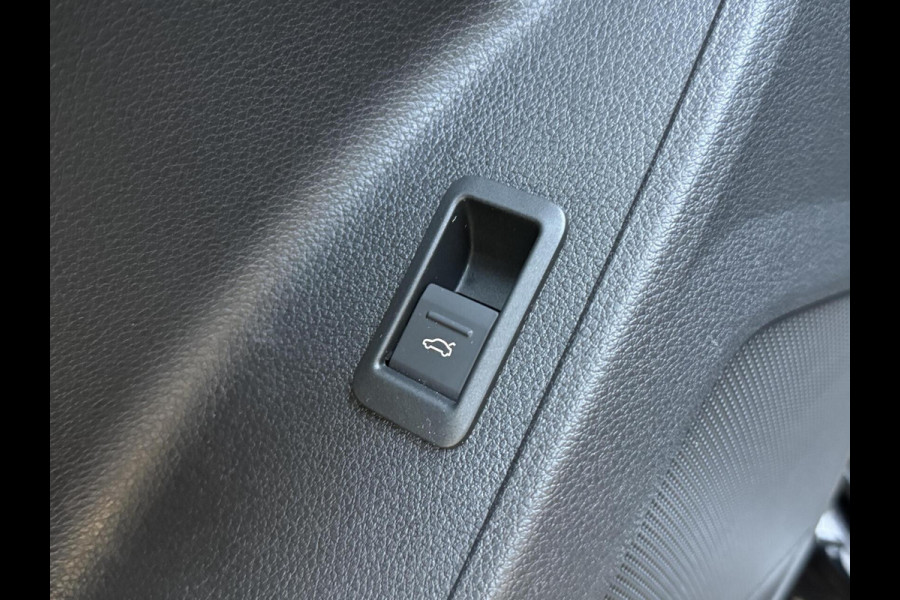 Audi Q3 40 TFSI quattro S Line Automaat | Leren bekleding | Stoelverwarming | Climate control | Cruise control | Lane assist & dode hoek Audi Q3 40 TFSI quattro S Line Automaat | Leren bekleding | Stoelverwarming | Climate control | Cruise control | Lane assist & dode hoek