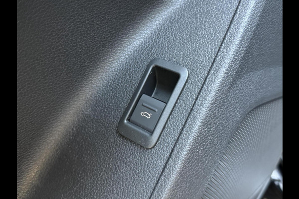 Audi Q3 40 TFSI quattro S Line Automaat | Leren bekleding | Stoelverwarming | Climate control | Cruise control | Lane assist & dode hoek Audi Q3 40 TFSI quattro S Line Automaat | Leren bekleding | Stoelverwarming | Climate control | Cruise control | Lane assist & dode hoek