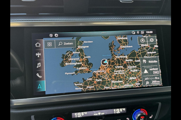 Audi Q3 40 TFSI quattro S Line Automaat | Leren bekleding | Stoelverwarming | Climate control | Cruise control | Lane assist & dode hoek Audi Q3 40 TFSI quattro S Line Automaat | Leren bekleding | Stoelverwarming | Climate control | Cruise control | Lane assist & dode hoek
