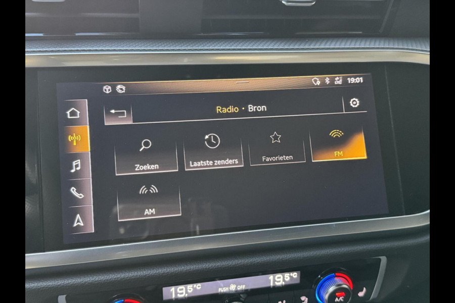 Audi Q3 40 TFSI quattro S Line Automaat | Leren bekleding | Stoelverwarming | Climate control | Cruise control | Lane assist & dode hoek Audi Q3 40 TFSI quattro S Line Automaat | Leren bekleding | Stoelverwarming | Climate control | Cruise control | Lane assist & dode hoek