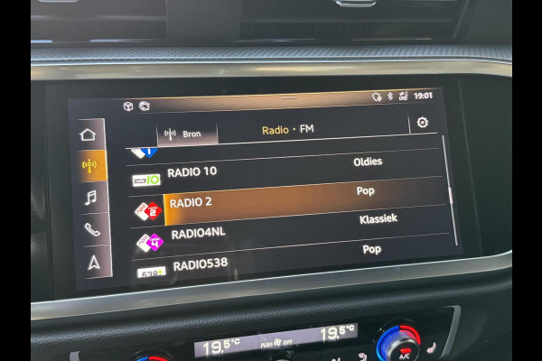 Audi Q3 40 TFSI quattro S Line Automaat | Leren bekleding | Stoelverwarming | Climate control | Cruise control | Lane assist & dode hoek Audi Q3 40 TFSI quattro S Line Automaat | Leren bekleding | Stoelverwarming | Climate control | Cruise control | Lane assist & dode hoek