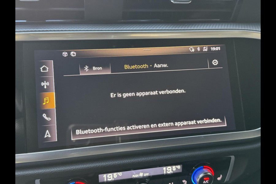 Audi Q3 40 TFSI quattro S Line Automaat | Leren bekleding | Stoelverwarming | Climate control | Cruise control | Lane assist & dode hoek Audi Q3 40 TFSI quattro S Line Automaat | Leren bekleding | Stoelverwarming | Climate control | Cruise control | Lane assist & dode hoek