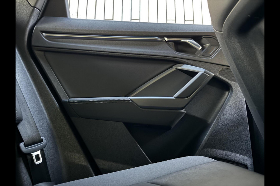 Audi Q3 40 TFSI quattro S Line Automaat | Leren bekleding | Stoelverwarming | Climate control | Cruise control | Lane assist & dode hoek Audi Q3 40 TFSI quattro S Line Automaat | Leren bekleding | Stoelverwarming | Climate control | Cruise control | Lane assist & dode hoek