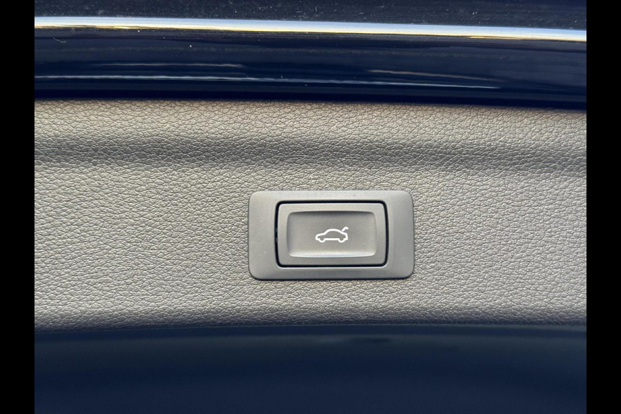 Audi Q3 40 TFSI quattro S Line Automaat | Leren bekleding | Stoelverwarming | Climate control | Cruise control | Lane assist & dode hoek Audi Q3 40 TFSI quattro S Line Automaat | Leren bekleding | Stoelverwarming | Climate control | Cruise control | Lane assist & dode hoek