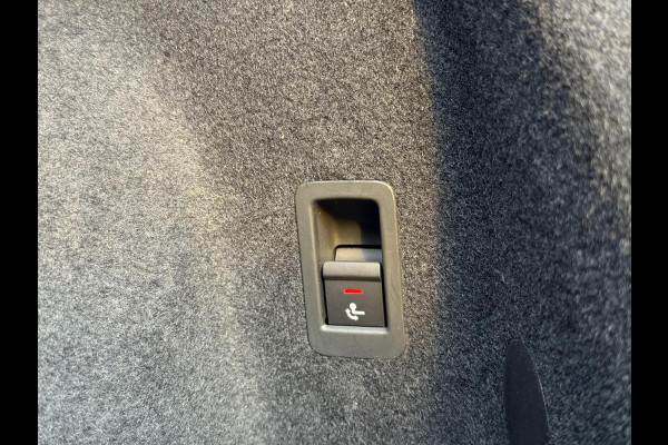 Audi Q3 40 TFSI quattro S Line Automaat | Leren bekleding | Stoelverwarming | Climate control | Cruise control | Lane assist & dode hoek Audi Q3 40 TFSI quattro S Line Automaat | Leren bekleding | Stoelverwarming | Climate control | Cruise control | Lane assist & dode hoek