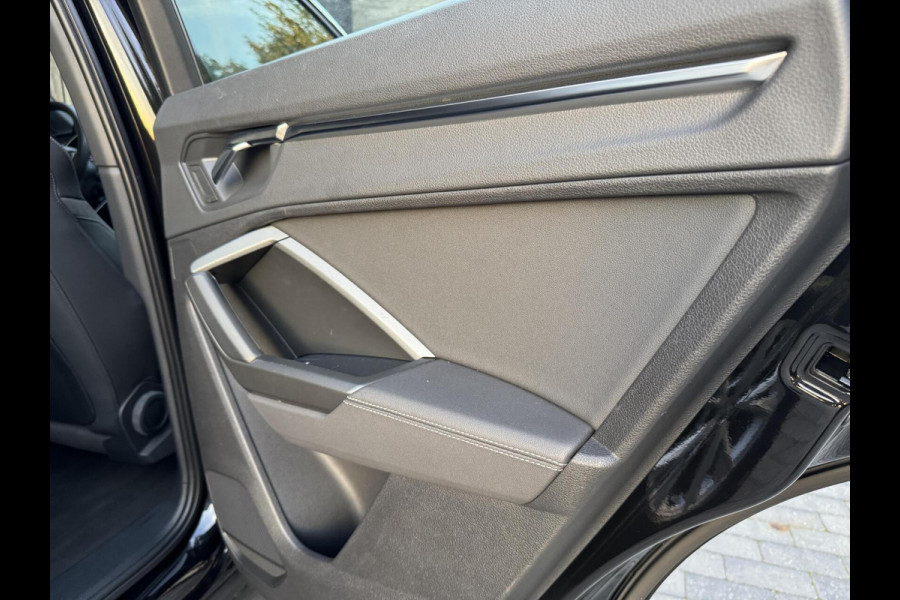 Audi Q3 40 TFSI quattro S Line Automaat | Leren bekleding | Stoelverwarming | Climate control | Cruise control | Lane assist & dode hoek Audi Q3 40 TFSI quattro S Line Automaat | Leren bekleding | Stoelverwarming | Climate control | Cruise control | Lane assist & dode hoek