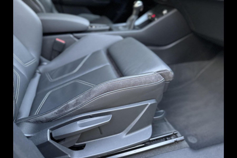 Audi Q3 40 TFSI quattro S Line Automaat | Leren bekleding | Stoelverwarming | Climate control | Cruise control | Lane assist & dode hoek Audi Q3 40 TFSI quattro S Line Automaat | Leren bekleding | Stoelverwarming | Climate control | Cruise control | Lane assist & dode hoek