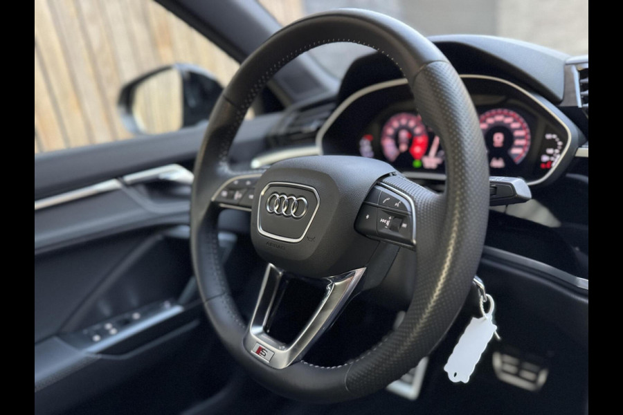 Audi Q3 40 TFSI quattro S Line Automaat | Leren bekleding | Stoelverwarming | Climate control | Cruise control | Lane assist & dode hoek Audi Q3 40 TFSI quattro S Line Automaat | Leren bekleding | Stoelverwarming | Climate control | Cruise control | Lane assist & dode hoek