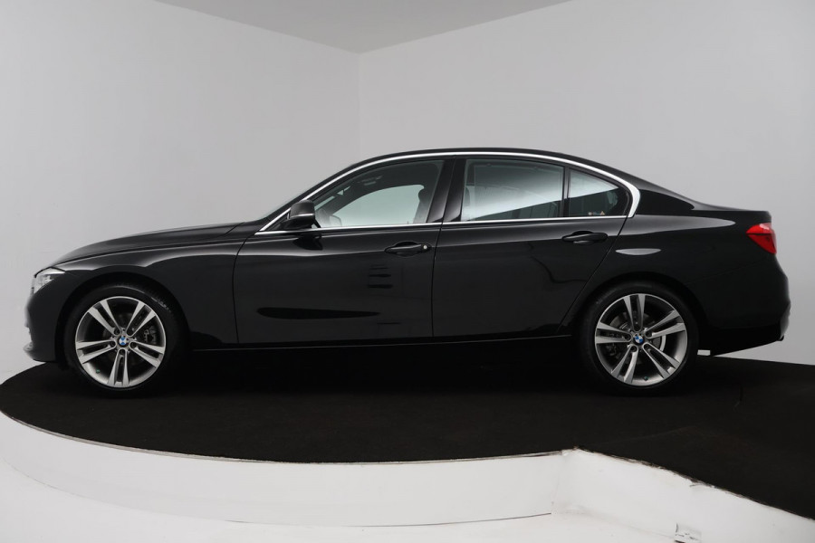 BMW 3-serie 320i High Executive (GROOT-NAVIGATIE, ELEKT. WEGKLAPBARE TREKHAAK, STOELVERWARMING, DEALER ONDERHOUDEN)