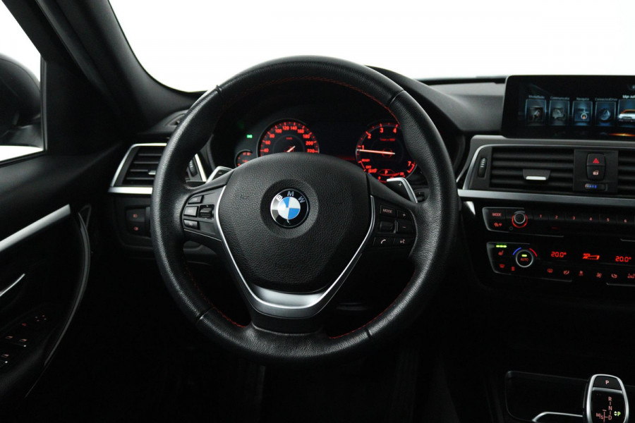 BMW 3-serie 320i High Executive (GROOT-NAVIGATIE, ELEKT. WEGKLAPBARE TREKHAAK, STOELVERWARMING, DEALER ONDERHOUDEN)