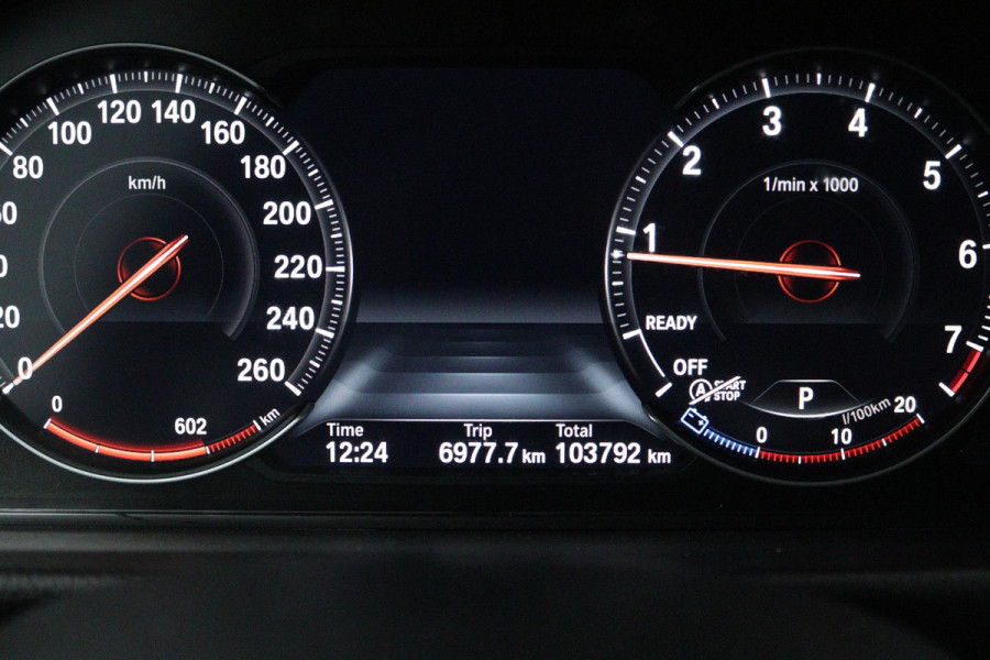 BMW 3-serie 320i High Executive (GROOT-NAVIGATIE, ELEKT. WEGKLAPBARE TREKHAAK, STOELVERWARMING, DEALER ONDERHOUDEN)