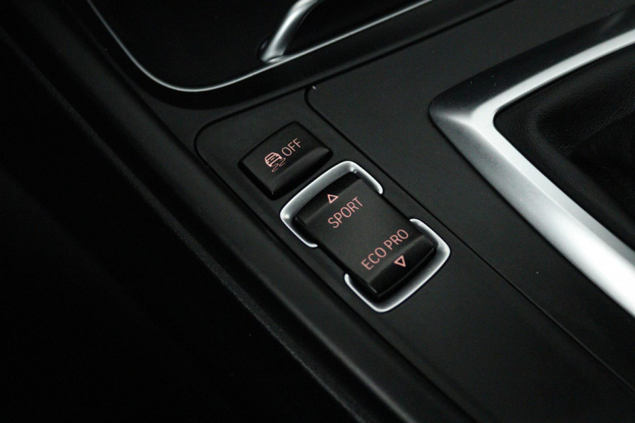 BMW 3-serie 320i High Executive (GROOT-NAVIGATIE, ELEKT. WEGKLAPBARE TREKHAAK, STOELVERWARMING, DEALER ONDERHOUDEN)