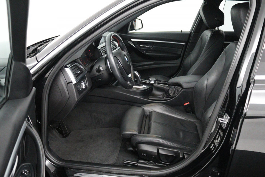 BMW 3-serie 320i High Executive (GROOT-NAVIGATIE, ELEKT. WEGKLAPBARE TREKHAAK, STOELVERWARMING, DEALER ONDERHOUDEN)