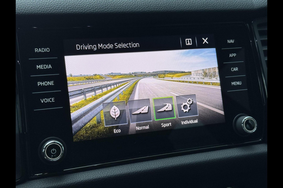 Škoda Kodiaq 1.5 TSI Sportline Automaat | Trekhaak uitklapbaar | Voorstoelen verwarmd | Cruise control adaptief | Rijstrooksensor | Grootlich