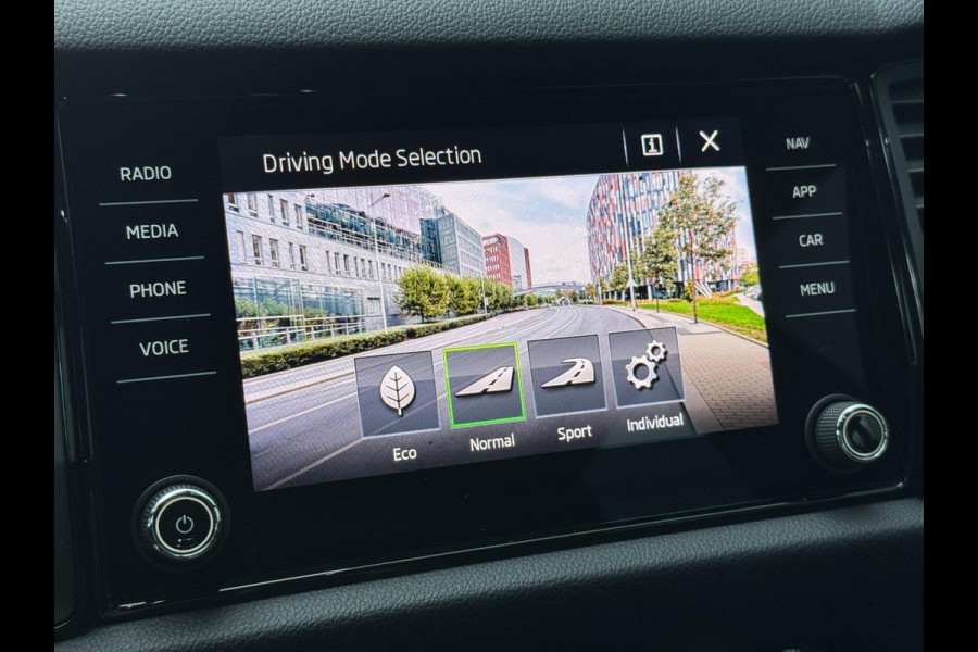 Škoda Kodiaq 1.5 TSI Sportline Automaat | Trekhaak uitklapbaar | Voorstoelen verwarmd | Cruise control adaptief | Rijstrooksensor | Grootlich