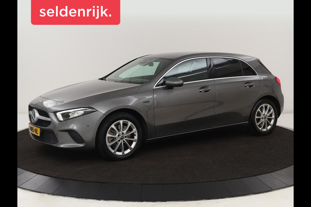 Mercedes-Benz A-Klasse 250e Business Solution Luxury | Leder | Trekhaak | Stoelverwarming | Camera | Sfeerverlichting | Navigatie | Park Assist | Full LED | Widescreen Mercedes-Benz A-Klasse 250e Business Solution Luxury | Leder | Trekhaak | Stoelverwarming | Camera | Sfeerverlichting | Navigatie | Park Assist | Full LED | Widescreen