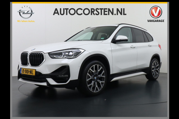 BMW X1 sDrive20i 192pk AUT-7 Sport/ Leer Pano-dak LED PDC-a+v Trekhaak Camera Navi-Pro Connected-Drive Dual-Ecc Cruise Control High Exe Keyless Stoelverwarming Led Elek.Achterklep Privacy Glas Mooie complete auto! 1800 kg trekvermogen!