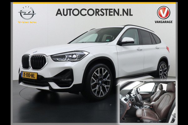 BMW X1 sDrive20i 192pk AUT-7 Sport/ Leer Pano-dak LED PDC-a+v Trekhaak Camera Navi-Pro Connected-Drive Dual-Ecc Cruise Control High Exe Keyless Stoelverwarming Led Elek.Achterklep Privacy Glas Mooie complete auto! 1800 kg trekvermogen!