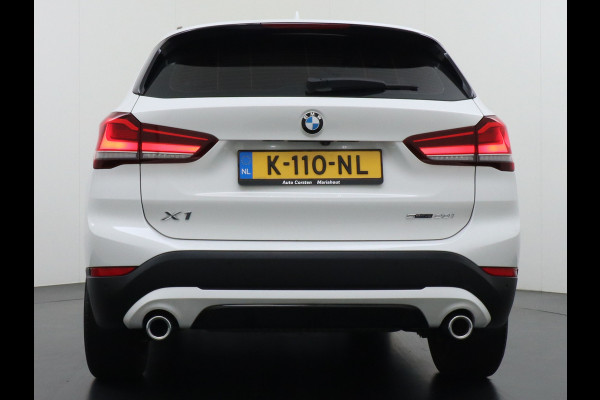 BMW X1 sDrive20i 192pk AUT-7 Sport/ Leer Pano-dak LED PDC-a+v Trekhaak Camera Navi-Pro Connected-Drive Dual-Ecc Cruise Control High Exe Keyless Stoelverwarming Led Elek.Achterklep Privacy Glas Mooie complete auto! 1800 kg trekvermogen!