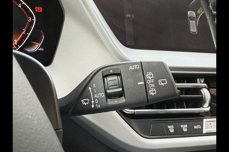 BMW 1-serie 116i Business Edition | Apple Carplay | DAB+ | PDC V+A