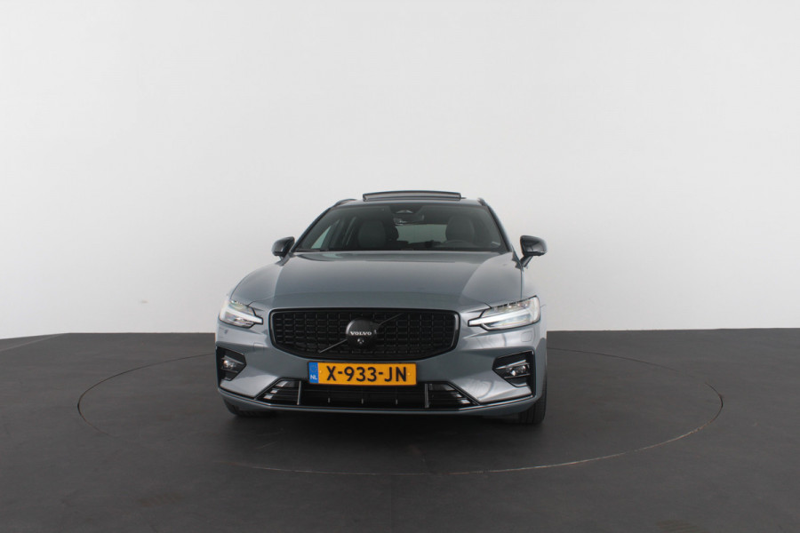 Volvo V60 2.0 B3 Plus Dark > Standkachel/Pano.schuif/Trekhaak/360 camera/Harman Kardon