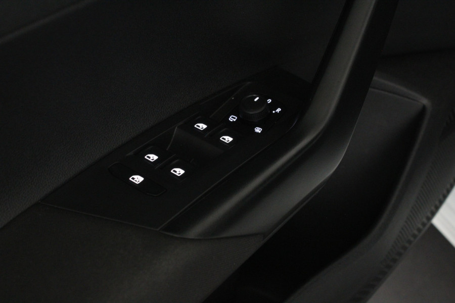 Volkswagen Polo 1.0 MPI > Stoelverwarming/Apple Carplay/Android Auto/Parkeersensor voor en achter