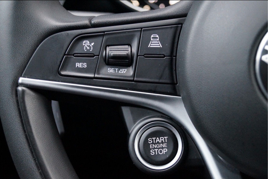 Alfa Romeo Giulia 2.0T Super│19'' LMV │Navi│Veloce look│CarPlay | Android Auto | PDC | Automaat